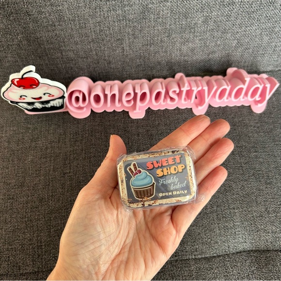 “SWEET SHOP Freshly Baked Open Daily” Mini Travel Tin, Pill, Jewelry Box, Blue - Picture 16 of 16